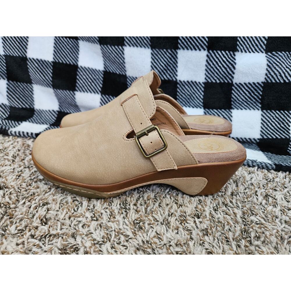 White Mountain Women’s Mule Clogs Size 10 Beige Comfort Slip On Shoes - Picture 2 of 6